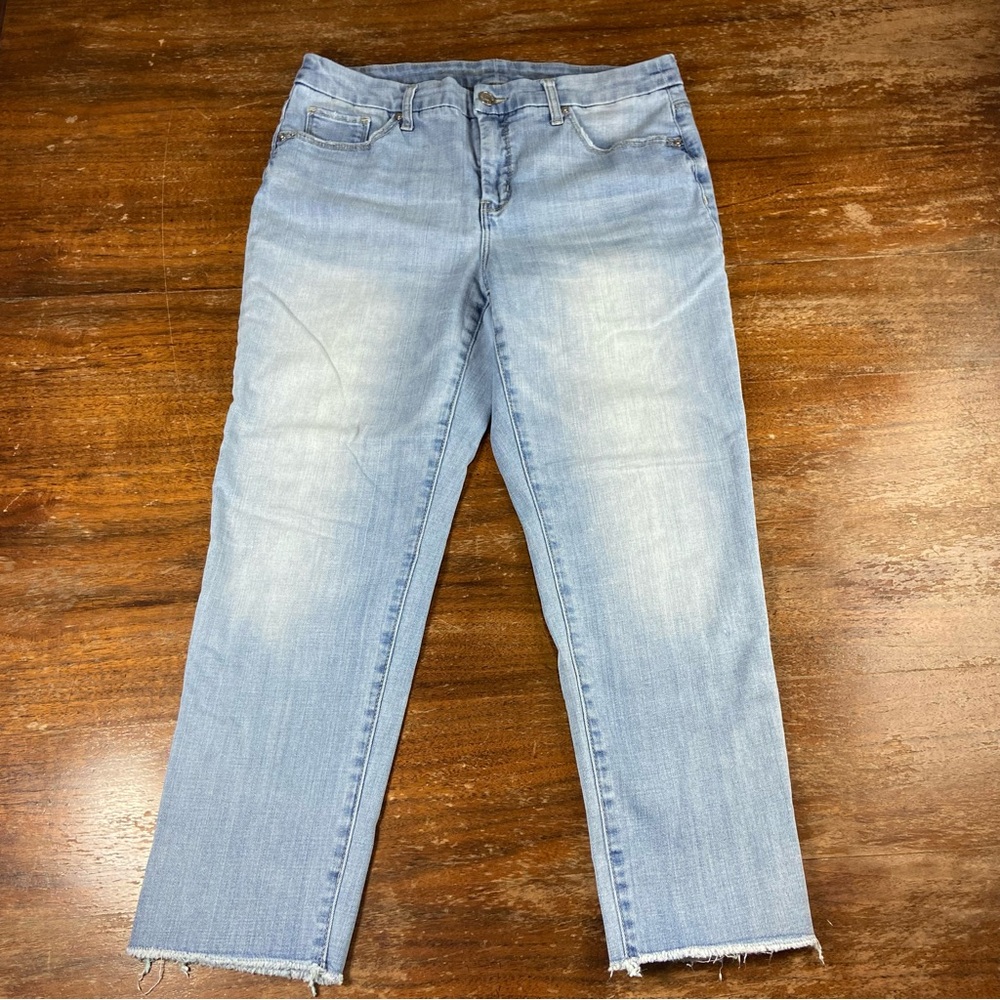Chicos Sz 0.5 So Slimming Girlfriend Crop Light Wash Stretch Skinny Frayed Jeans